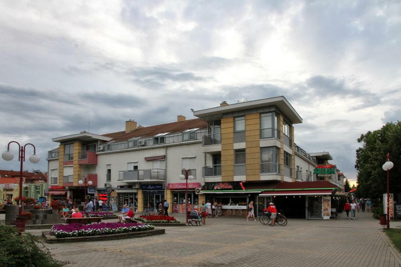 Aqua City Apartman Hajdúszoboszló Esterno foto