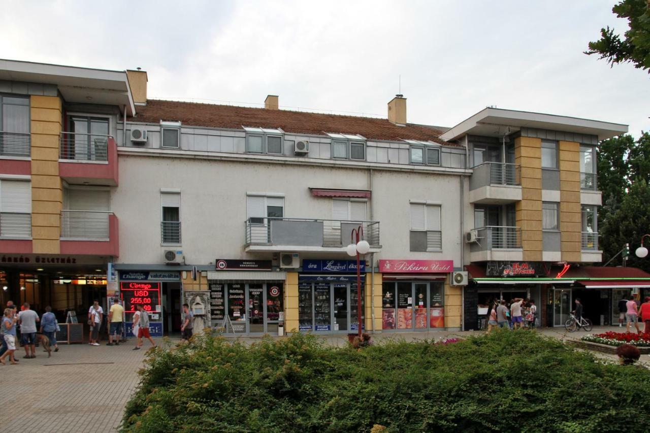 Aqua City Apartman Hajdúszoboszló Esterno foto